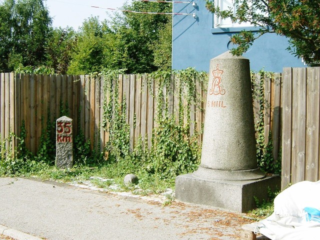 Stones marking kilometres and Danish miles.