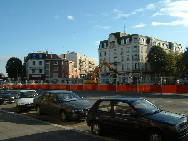 The area in front of the station in Valenciennes. The building on the right is the Grand hotel.