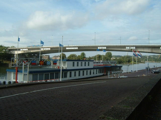 The bridge over the river Nederrijn at Arnhem. I would cross this bridge later after visiting Zutphe...