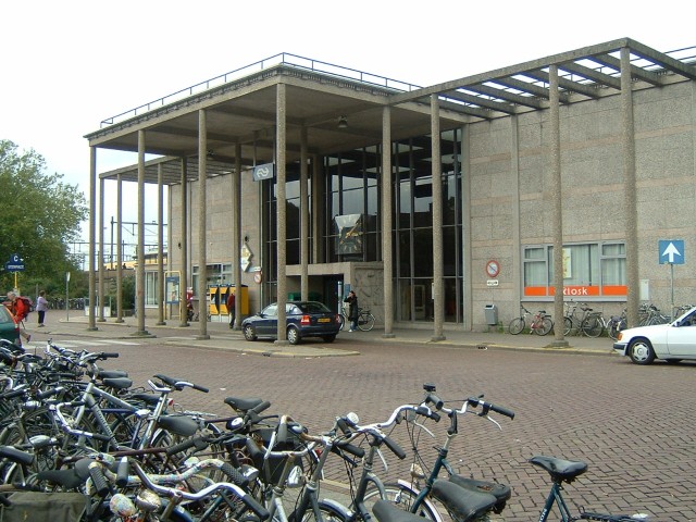 Zutphen station, featuring my new bike.