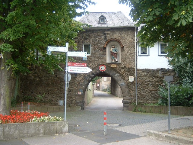 The white markings on the sides of the arch show the water levels of various floods over the ages.