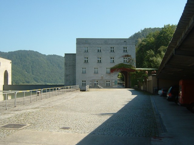 The dam at Jochenstein.