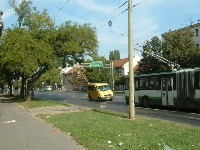 In the other direction, the road goes to Bucharest. This is definitely the Paris section.