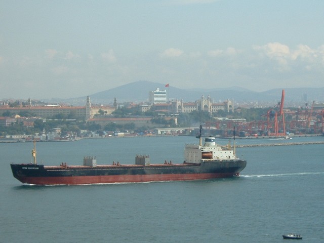 Another boat, and a turkish flag flying rather proudly in the Asian part of the city.