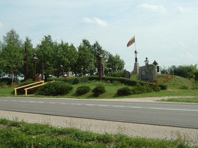 Some kind of monument by the roadside in Veiveriai. For some reason, the Lithuanian flag seems to me...