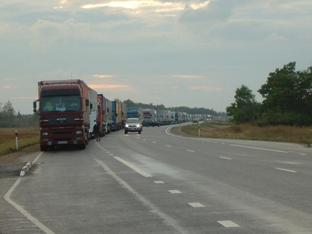 It didn't take long to reach the Narva, thanks to the wind. This is the queue of lorries waiting to ...