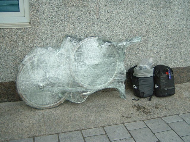 I didn't find a bike bag in the end so I made do with three rolls of clingfilm instead. Buying cling...