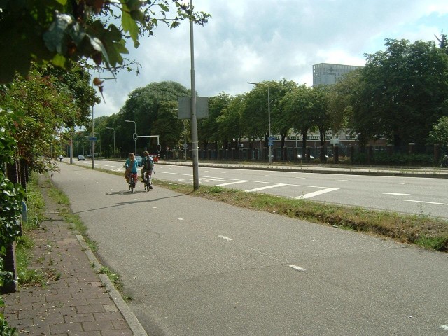 Another good wide cycle route. This one is leading out of Utrecht.