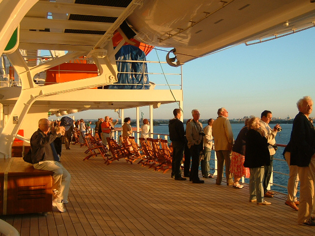 Looks like it's going to be a nice day. The forecast is for sun, 26 degree temperatures and very lit...