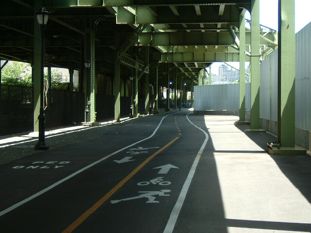 I've found the cycle lane again now. There were a couple of signs showing how to get around the clos...