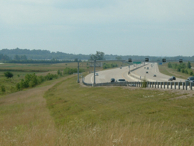 Here's the expressway again. The cycle path joins it for the bridge across the Missouri River.