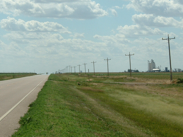 Back to this scenery for a while then. The grain elevator on the right is at a tiny place called Mar...