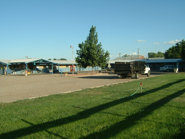 Here's the motel. Its name is slightly different from that listed on my map but the policewoman loit...