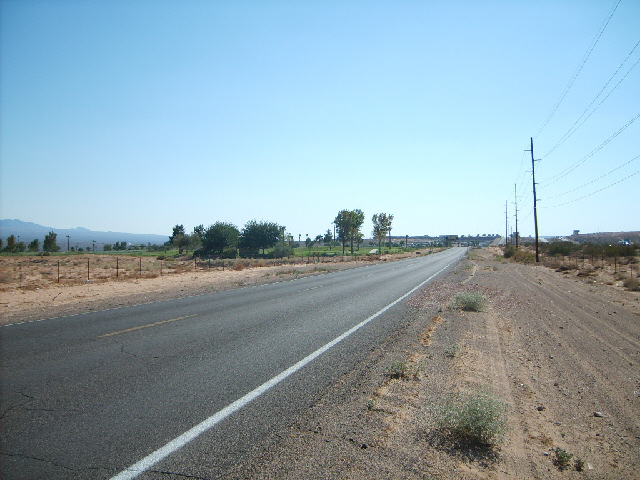 Approaching Mesquite. Is it just me or does that greenery on the left look a bit out of place?