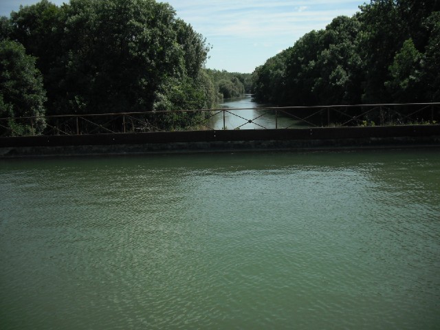 Here, the canal crosses the River Marne. I don't think I'm really supposed to be riding here but som...