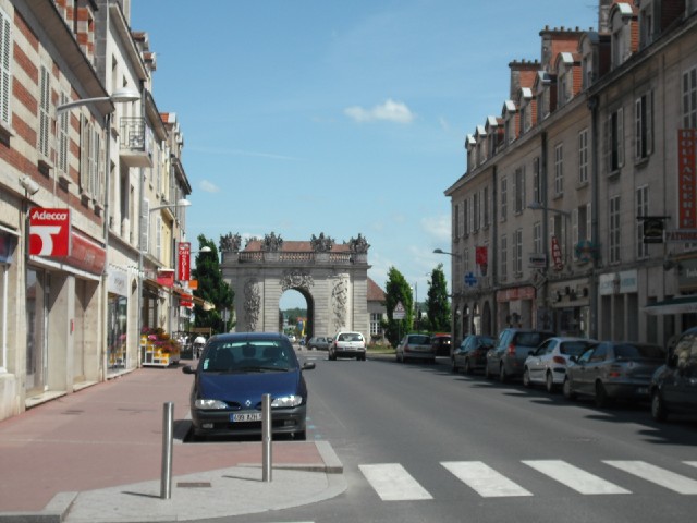 Vitry-le-Franois, a very clean and smart looking town. Most of the businesses on this road seem to ...