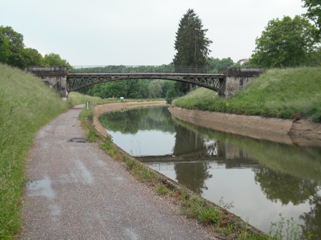 Cycling is allowed on this towpath.