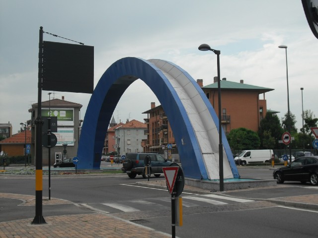A water feature at a roundabout on the way out of Novara.