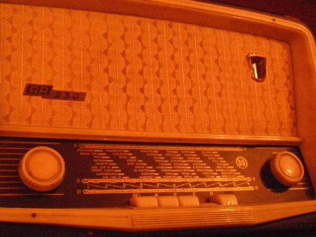 Amongst the bric-a-brac around the walls was this old radio. It's like some that I've seen before bu...