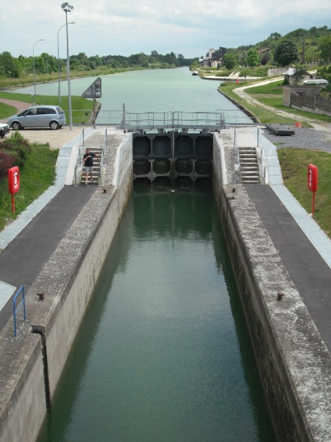 The Aisne-Marne Canal at Berry-au-Bac.