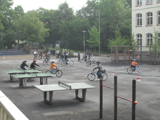 Cycling lessons at a school in Unna.