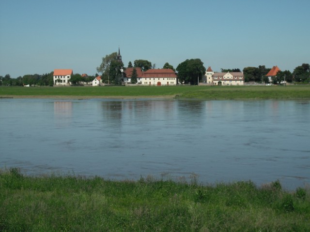 The village of Lorenzkirch, seen across the Elbe.