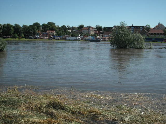 You can see that the water level is high here in Riesa. I have a feeling that this could cause probl...