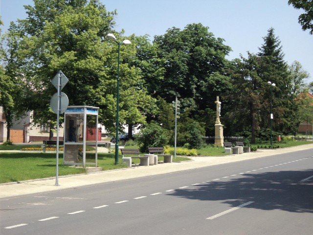 The centre of the village of Velim looked pretty. I don't much fancy sitting on any of those benches...