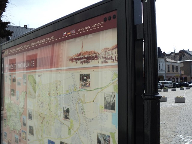 It turns out that these information boards can talk in English. This one also gives its position to ...
