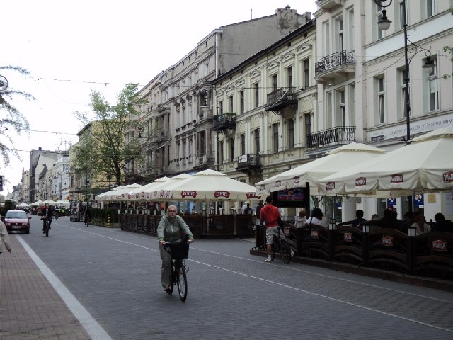 One cyclist here seems to have been distracted by the Portugal v Ivory Coast match. I wonder if he w...