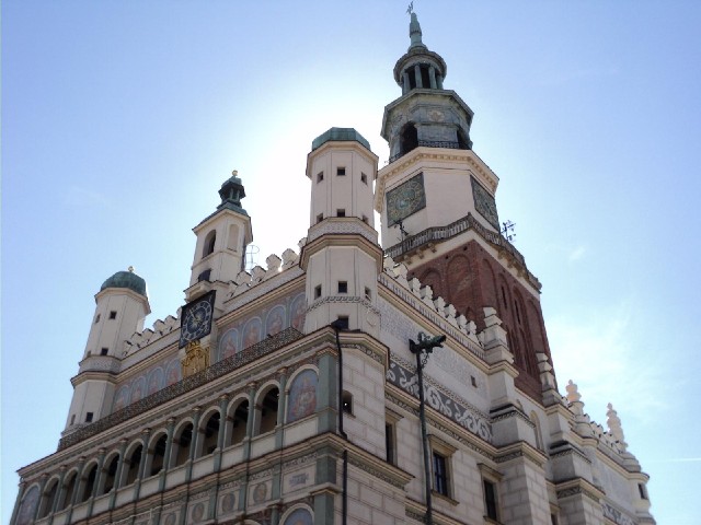 By the time I got close enough to the Old City Hall to hide from the Sun in its shadow, it was too b...