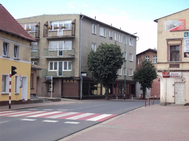 I just put this picture in to show that it's not just chevrons on corners that are red and white; it...