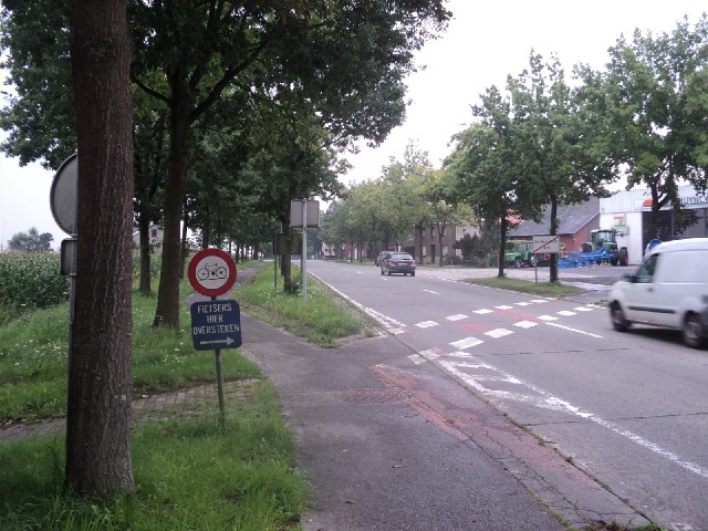 From time to time, the cycle route switches from one side of the road to the other.