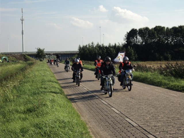 A large number of motorcyclists.