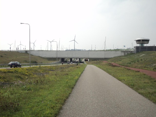 Here, the road goes under the aqueduct connecting Lake IJssel to Lake Merker. Some of the masts were...