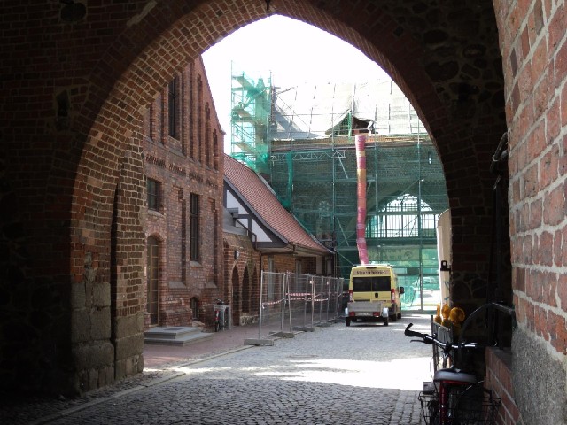 Another view of the entrance arch.