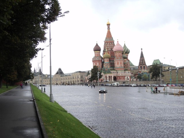 This isn't a view which reveals itself gradually; you just take one step past the end of the Kremlin...