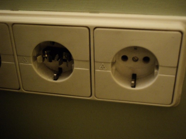 I don't like the look of the socket on the left.