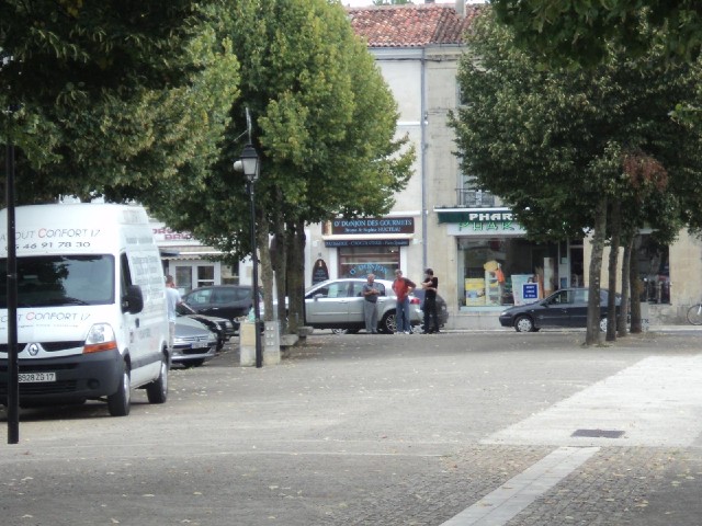 The town square in Aulnay.