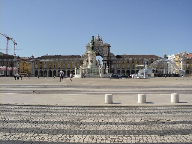 Praca do Comrcio, Lisbon's main square, where I fell off the bike but somehow nobody seemed to noti...