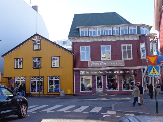 The building on the right says that it's a restaurant and bar but then advertises "Elves - Excu...