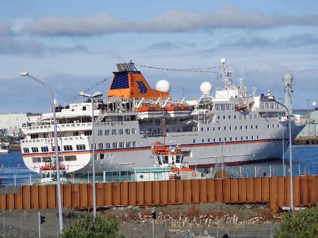 Two pictures ago, this ship was moored in the harbour. Now it's heading off somewhere. I don't know ...