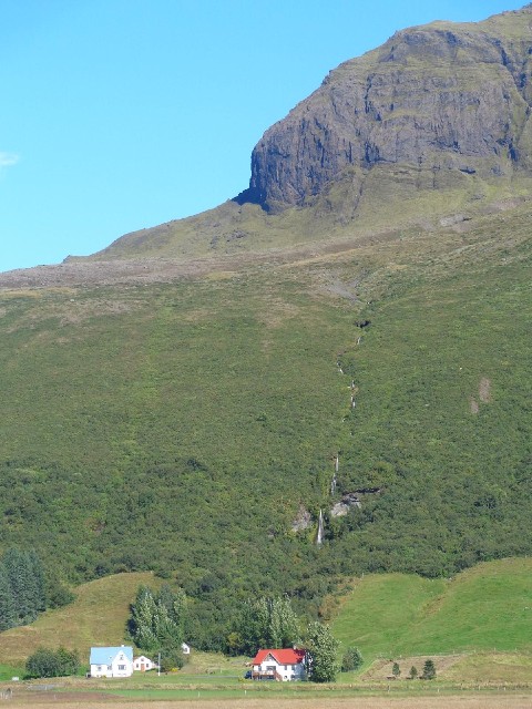 Water cascading into Svinafell.