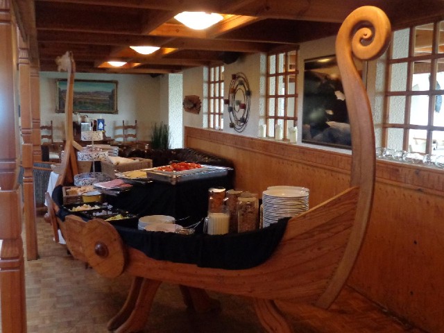 Part of the breakfast buffet is in a longboat. I was so interested in that that for a while I didn't...