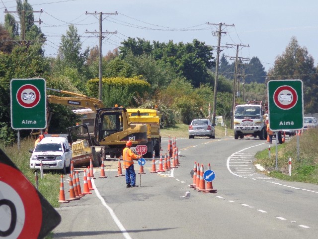 I don't think I've seen any temporary traffic lights in New Zealand. If a lane is closed, there are ...