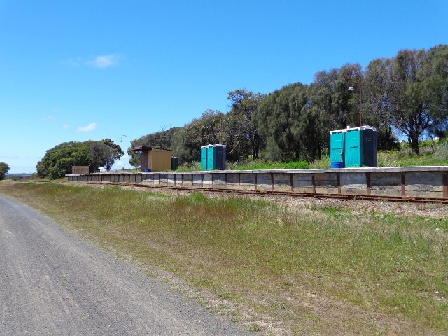 The toilets at Suma Park station don't look original.