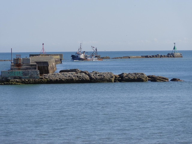 A boat coming into the harbour.