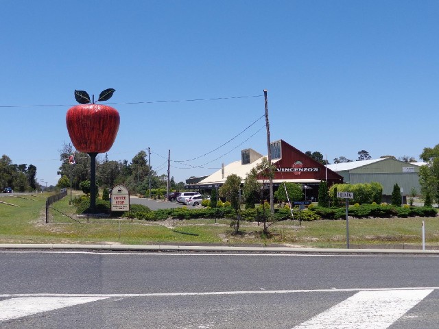 All over Australia, there are "big" objects serving as landmarks. I passed the Big Orange ...