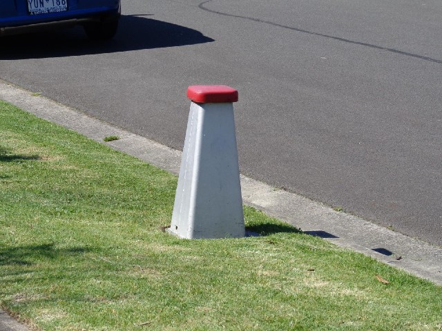 I think these are fire hydrants but I'm not sure how they work. You see them all over Melbourne.