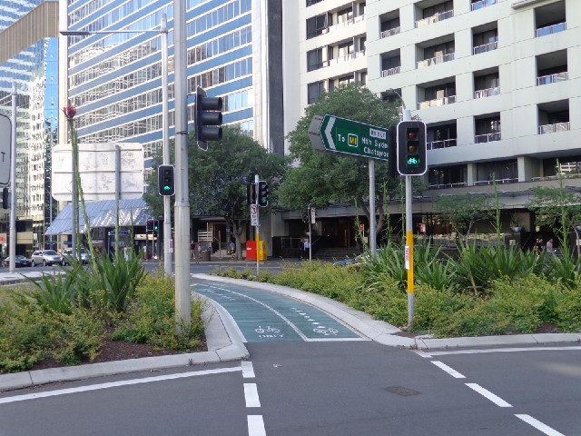 There's a complicated tangle of roads and cycleways here. The traffic lights on the cycle lanes are ...